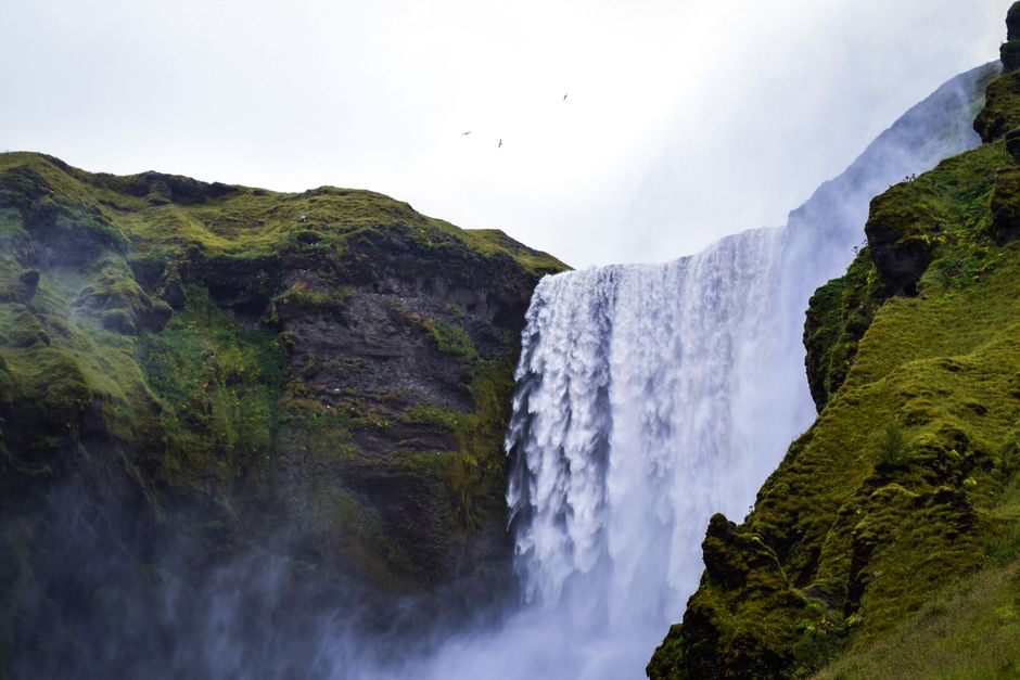Chasing Skógafoss: A Photographer's Guide to Iceland's South Coast Cascades