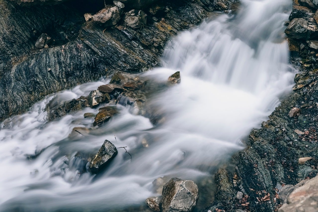 How to Capture Silky Water and Rainbow Mist in Cascade Photography